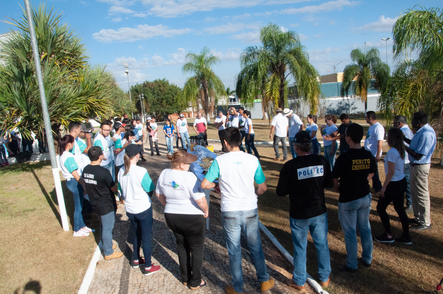 Ação de limpeza da nascente afluente do Córrego Traíra