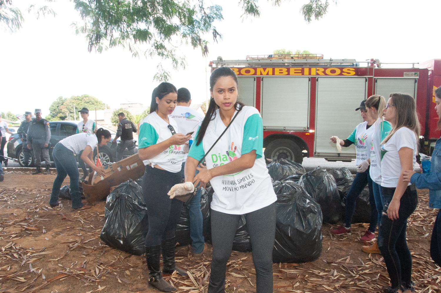 Ação de limpeza da nascente afluente do Córrego Traíra