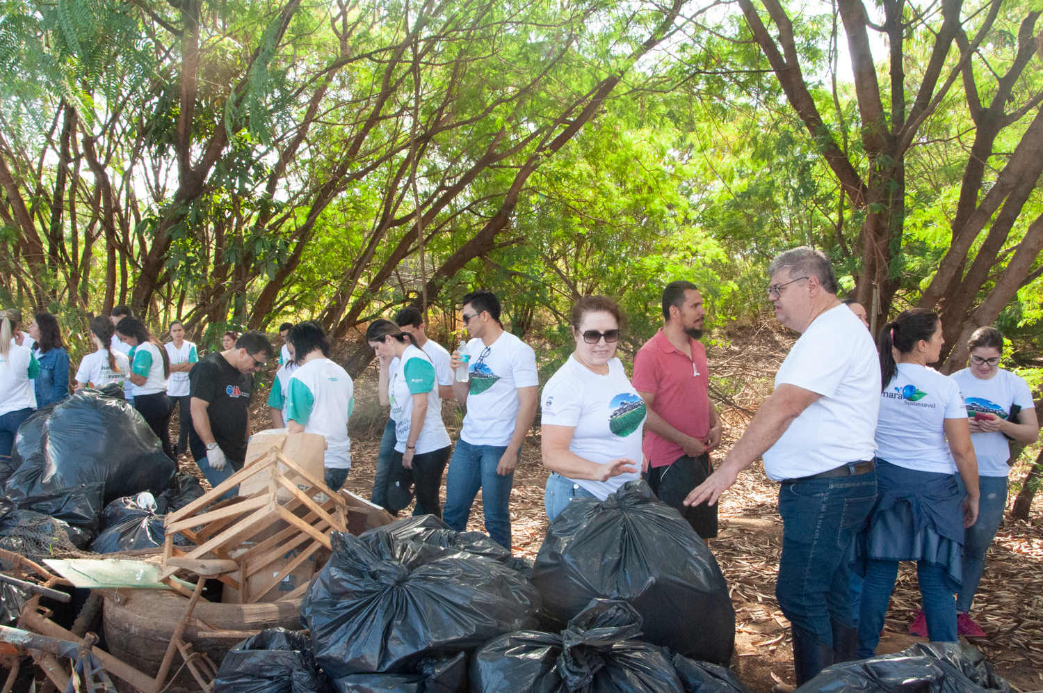 Ação de limpeza da nascente afluente do Córrego Traíra