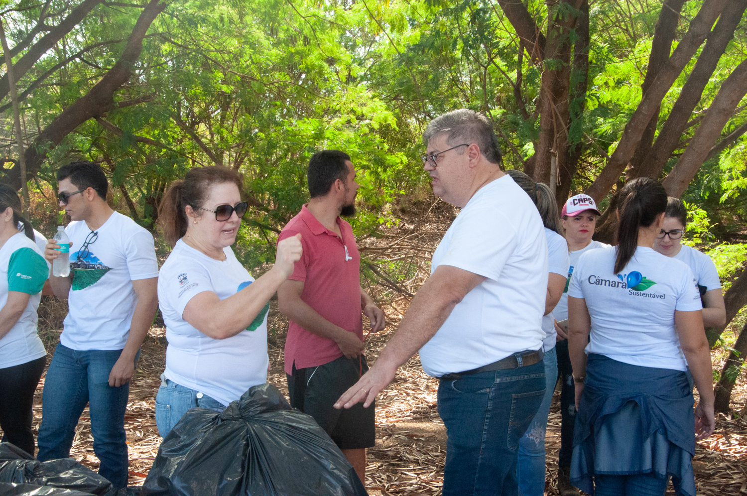 Ação de limpeza da nascente afluente do Córrego Traíra