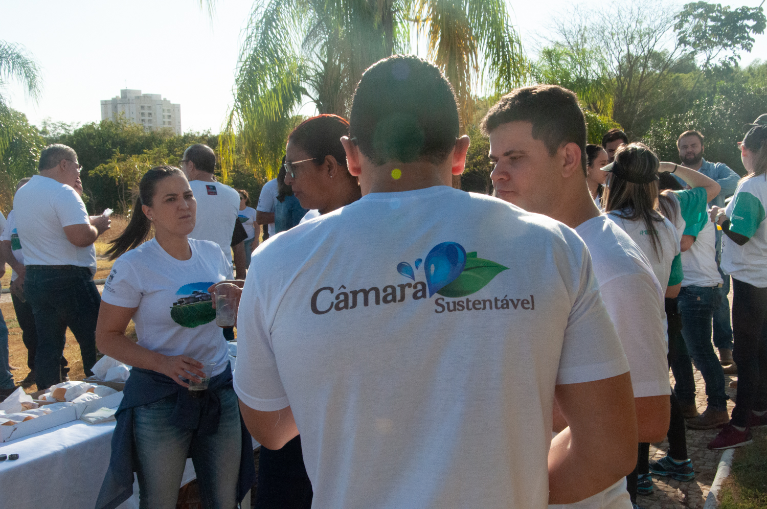 Ação de limpeza da nascente afluente do Córrego Traíra