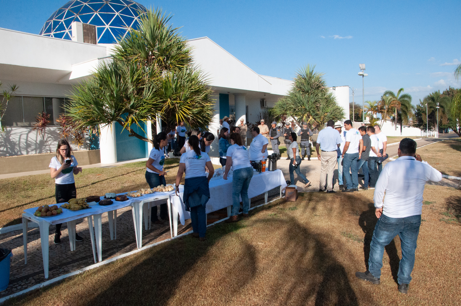 Ação de limpeza da nascente afluente do Córrego Traíra