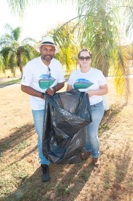 Ação de limpeza da nascente afluente do Córrego Traíra