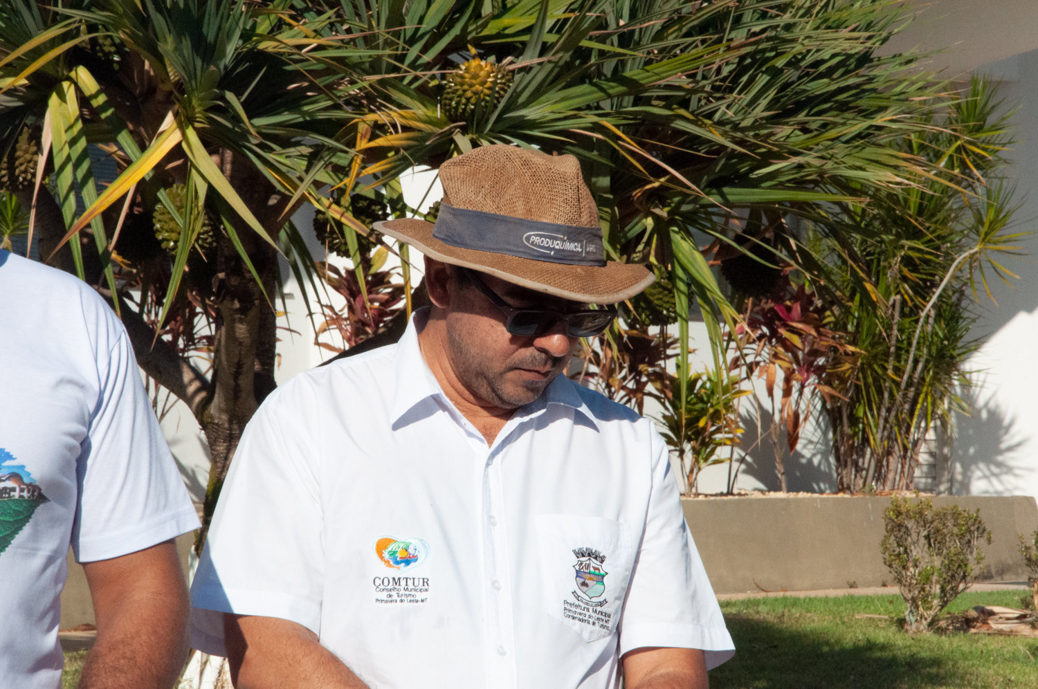 Ação de limpeza da nascente afluente do Córrego Traíra