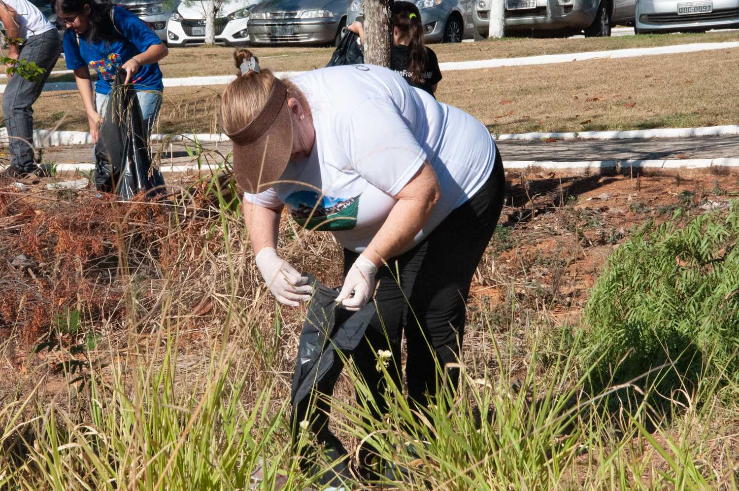Ação de limpeza da nascente afluente do Córrego Traíra