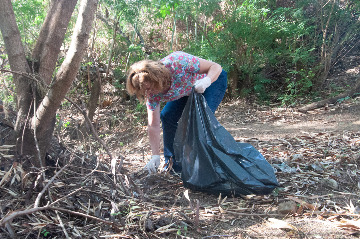 Ação de limpeza da nascente afluente do Córrego Traíra
