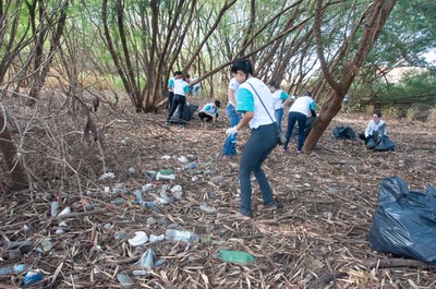 Ação de limpeza da nascente afluente do Córrego Traíra
