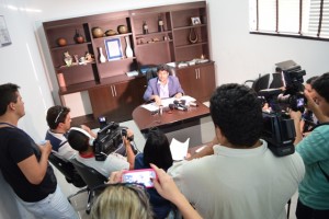 “SE ALGUM EMPRESÁRIO APRESENTAR ORÇAMENTO COM A MESMA CONFIGURAÇÃO, MARCA E MENOR VALOR, CANCELO A ATA DE ADESÃO”