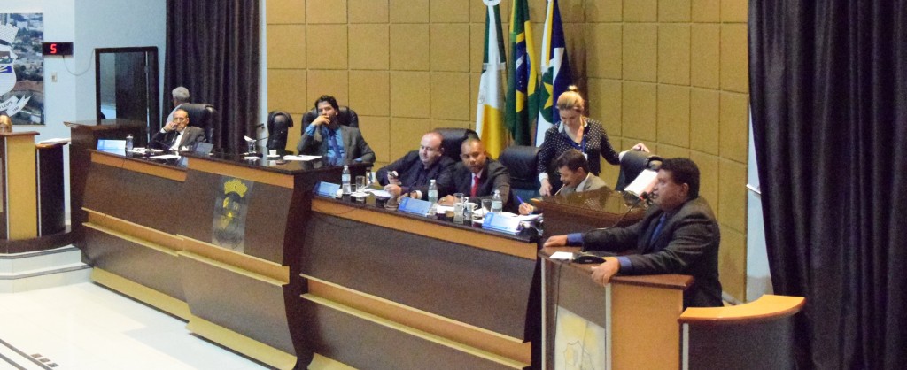 CÂMARA IRÁ DEVOLVER R$ 1 MILHÃO EM RECURSOS PARA SAÚDE E OBRA DE PAVIMENTAÇÃO ASFÁLTICA