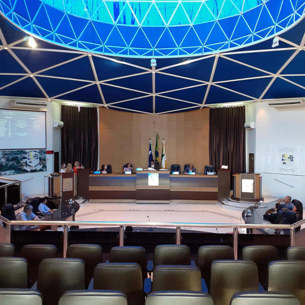 Câmara Municipal aprova em sessão extraordinária dois Projetos de Lei