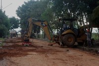 Jd. Universitário: Vereadores cobram construção de rede de esgoto e empresa inicia obras