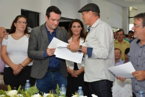 LEO PEDE UNIÃO E PARCERIA ENTRE EXECUTIVO E LEGISLATIVO