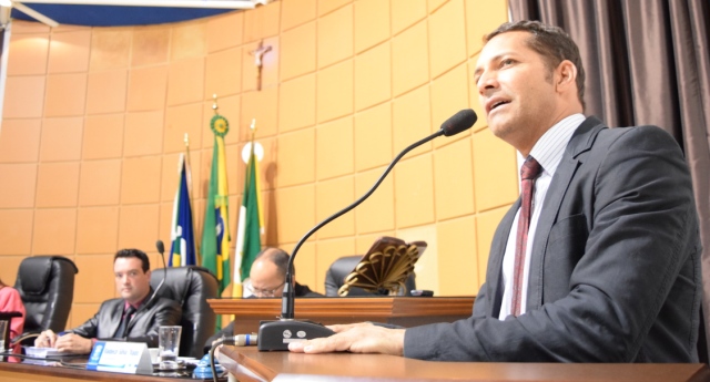 Messias quer fim do “asfalto fachada” nos novos loteamentos em Primavera