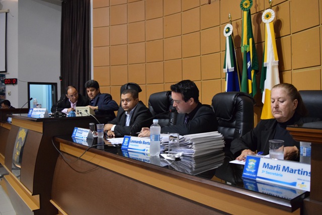 Pauta extensa na sessão desta segunda e muitos debates