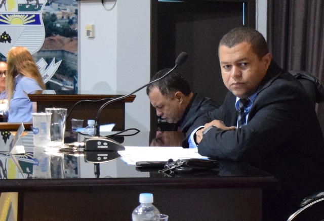 PRESIDENTE FAZ 4 INDICAÇÕES BENEFICIANDO PVA III, BURITIS E Pe. ONESTO COSTA