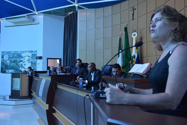 Professora Edna assume vaga na Casa após 20 anos. 3 mulheres compõe a bancada feminina