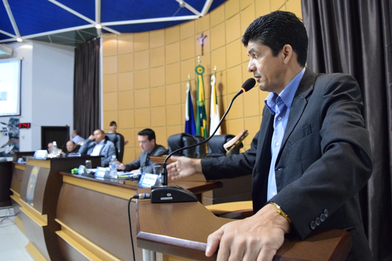Sessão de debates acirrados. Projeto gera polêmica e retorna às Comissões