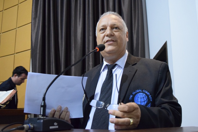 Sessão rápida, discursos acalorados e tribuna social utilizada