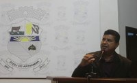 Vereador Carlos Araújo mostra indignação com governador Pedro Taques