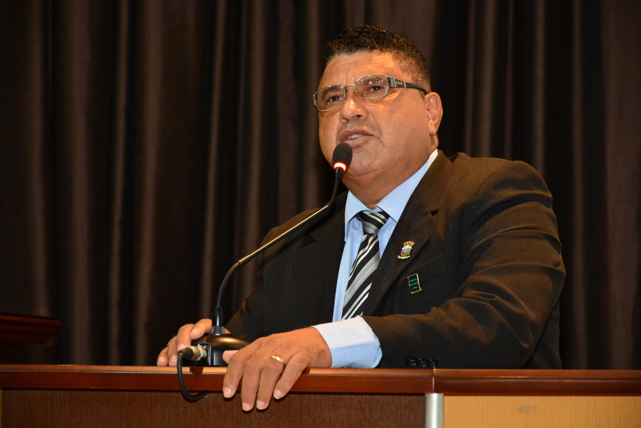 Vereador Carlos Araújo solicita criação de Horto Florestal