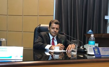 Vereador Carlos Instrutor pede consciência da população em descarte de lixo
