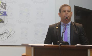 Vereador Kinha Juritis defende educação como fator primordial para o futuro