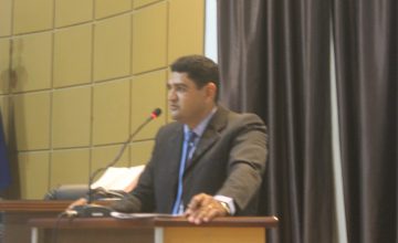 Vereador Paulo Márcio defende prática esportiva de tênis