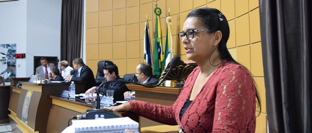 VEREADORA AFIRMA QUE SECRETÁRIO ASSUMIU COMPROMISSO EM ATENDER DEMANDA