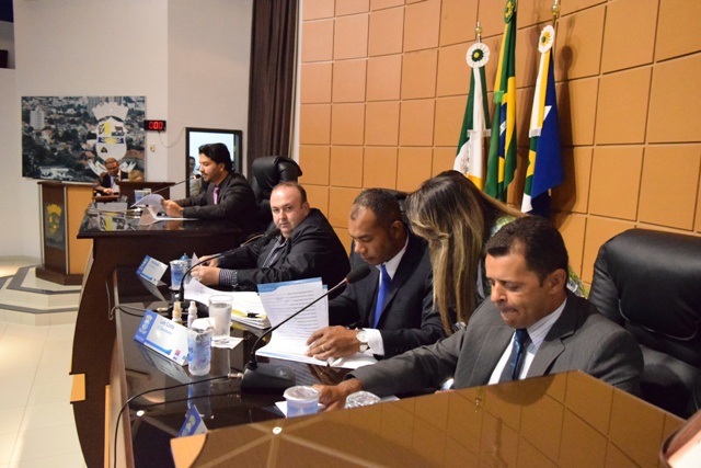 VEREADORES APROVAM ANISTIA FISCAL QUE CONTEMPLA INADIMPLENTES COM A PREFEITURA