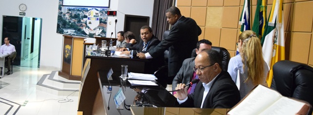 VEREADORES APROVAM PROJETO QUE VEDA DISTRIBUIÇÃO DE MATERIAL DIDÁTICO QUE TRATA DA DIVERSIDADE SEXUAL