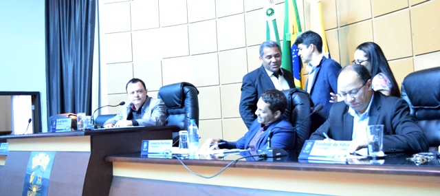 VEREADORES DEMONSTRAM PREOCUPAÇÃO COM ORÇAMENTO