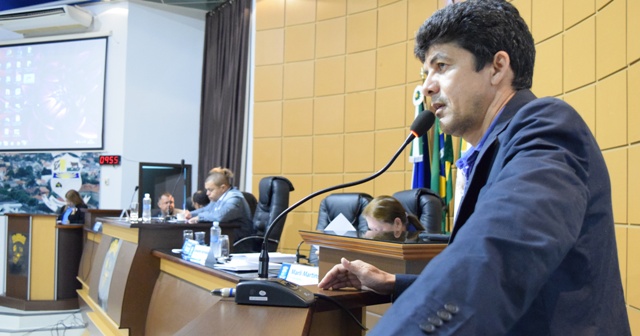 Vereadores derrubam veto do Prefeito e alteração no projeto 608 acirra debates