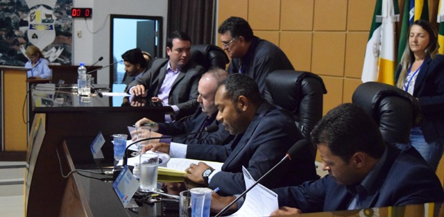 VEREADORES PEDEM NULIDADE TOTAL DO PROCESSO SELETIVO