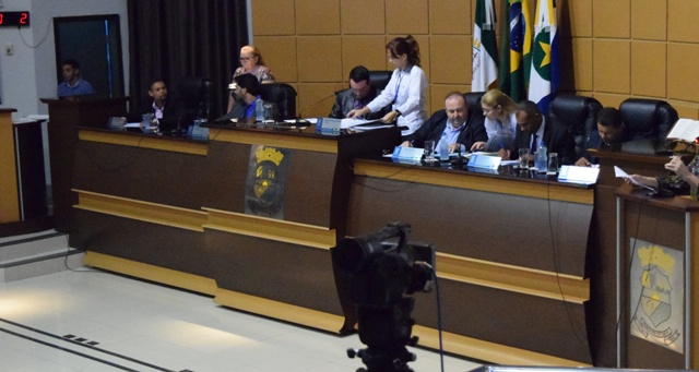 VEREADORES TRAVAM DISCUSSÃO EM PROL DA SAÚDE DE PRIMAVERA