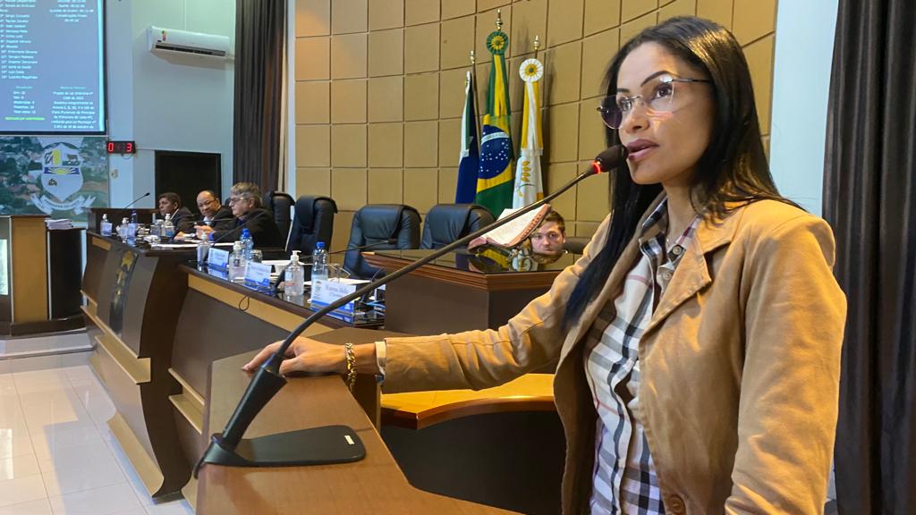 Wanessa Mello retoma atividades parlamentares e cobra limpeza no Bairro São José