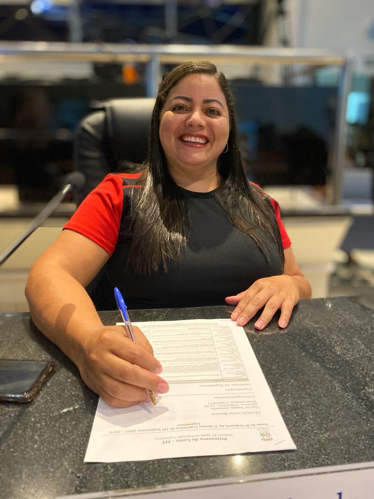 KARLA SOLICITA CONSTRUÇÃO DE ESF NA REGIÃO DO BURITIS IV